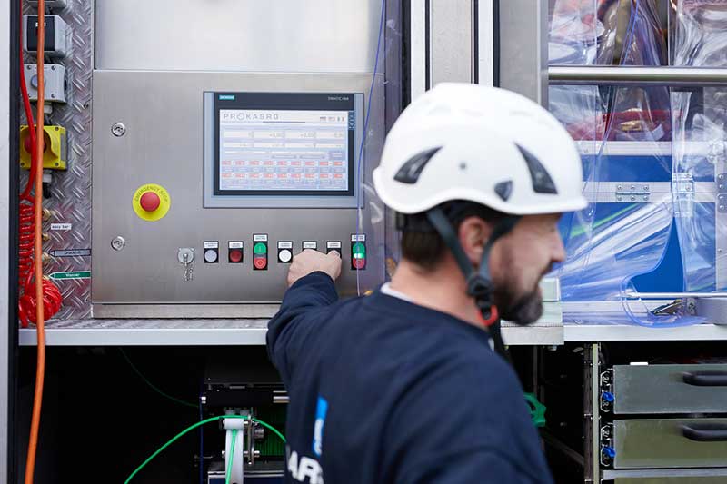 Baustellen Impressionen in Kaiserslautern hier Anwendungstechniker bei der Arbeit