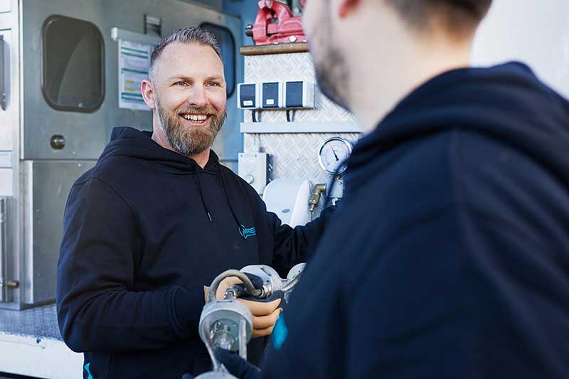 Anwendungstechniker von IMPREG - weltweit führender Schlauchliner Hersteller